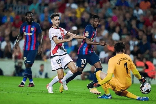 巴萨VS巴列卡诺：西甲榜首大战，复仇与逆袭的终极对决！